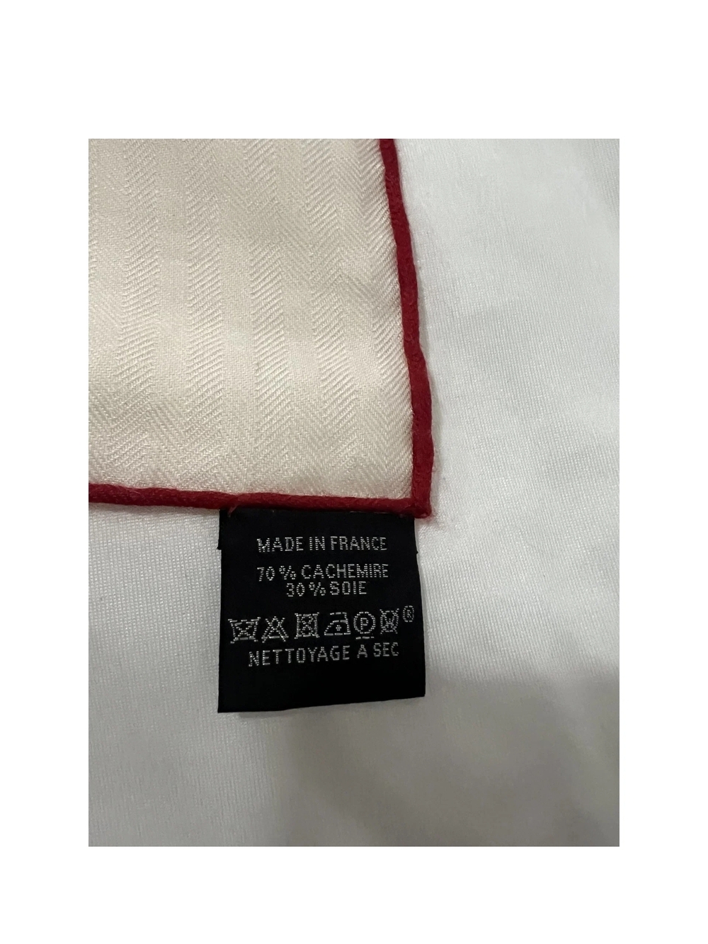 Authentic Hermès Paris Cashmere & Silk Shawl – “Single Love” Leopard Design - Picture 3 of 4